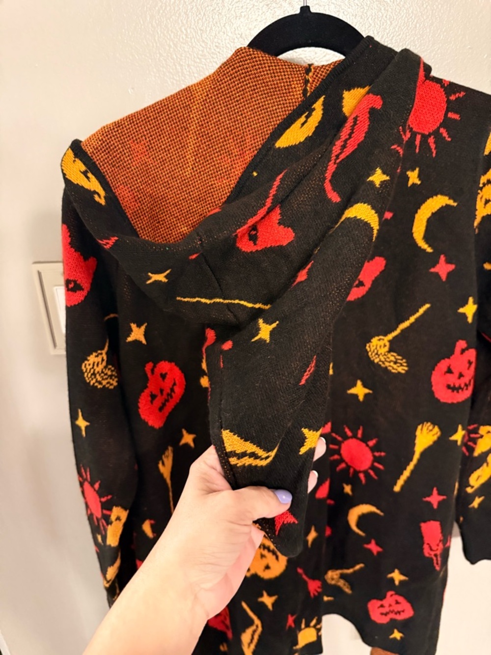 Disney Her Universe Hocus Pocus sweater - Picture 5 of 6